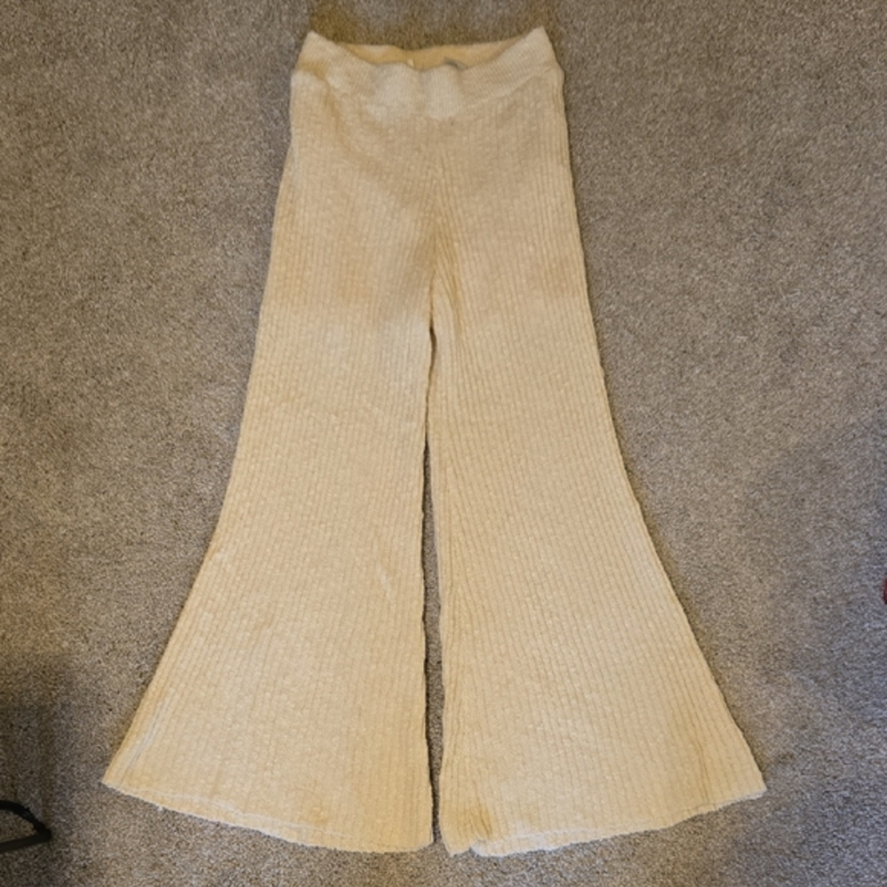 Wishlist Size‎ Medium Cream Cropped Knit Flare Pants